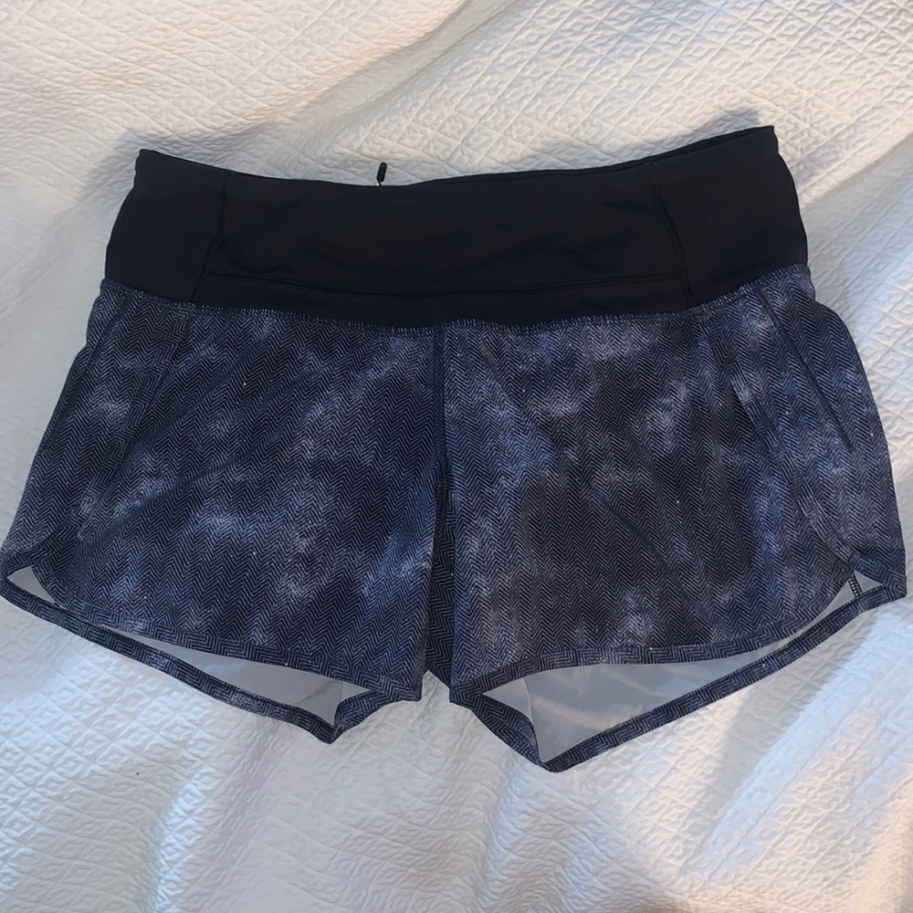 Lululemon blue-white chevron galaxy shorts-long 4’